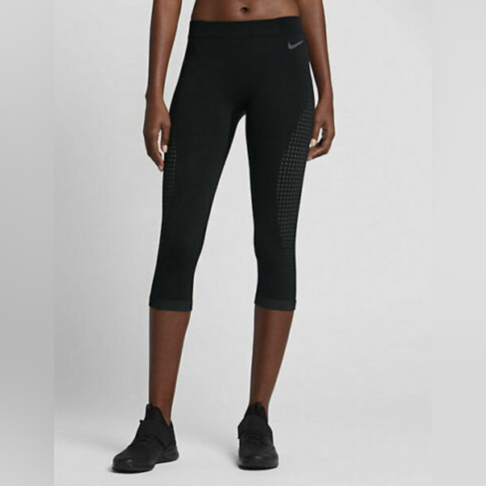 Nike Pro Training Gamme Hypercool Compression Capri Leggings Black Women's Small
